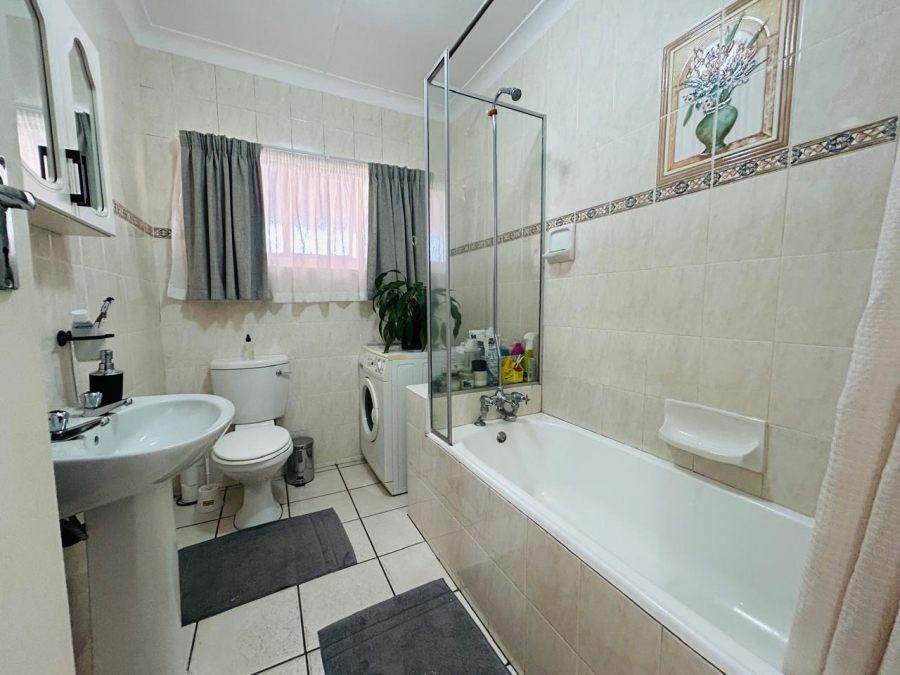 2 Bedroom Property for Sale in Beacon Bay Eastern Cape
